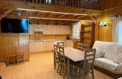 Villanueva del Arzobispo Cottage | Country House 'Casa De Madera El Vado' with Mountain Views and Air Conditioning