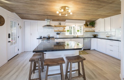 Callender House | Country Castle: 4 acres, Gorgeous Views, Close to Town and Ocean