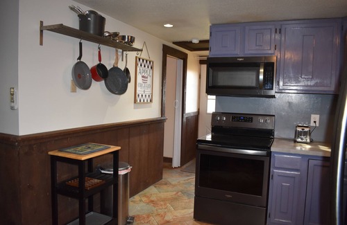 Racine Cottage | Country Cottage get away w/fire pit & breath-taking scenery