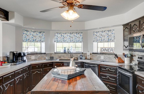 Era Other | Country Farmhouse and Cottage,13 minutes from Denton and Lake Ray Roberts