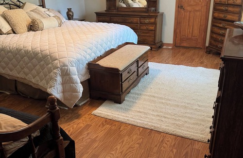 Johnston City House | Country Haven. Relax in a country home.