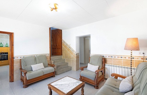 San Martin Sarroca House | Country House 'Cal Peret Miquelet' with Mountain View, Private Pool and Wi-Fi