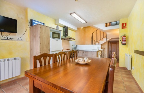 Osso de Sio House | Country House 'Cal Emilia' with Private Terrace, Wi-Fi and Air Conditioning