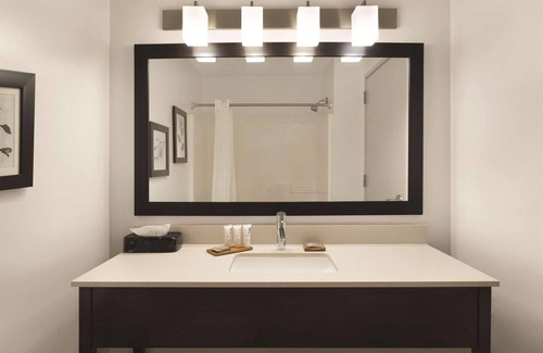 St. Charles Hotel | Country Inn & Suites by Radisson, St. Charles Historic District