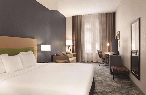 St. Charles Hotel | Country Inn & Suites by Radisson, St. Charles Historic District