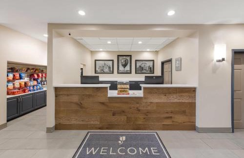 Findlay Hotel | Country Inn & Suites by Radisson, Findlay, OH