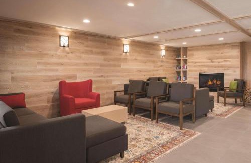 Pella Hotel | Country Inn & Suites by Radisson, Pella, IA