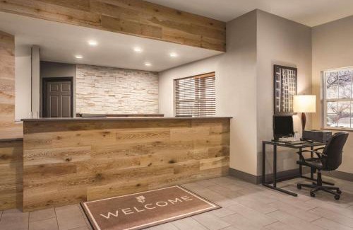 Dakota Dunes Hotel | Country Inn & Suites by Radisson, Dakota Dunes, SD
