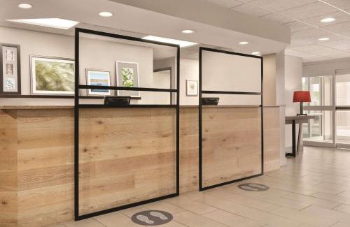 Gypsum Hotel | Country Inn & Suites by Radisson, Port Clinton, OH