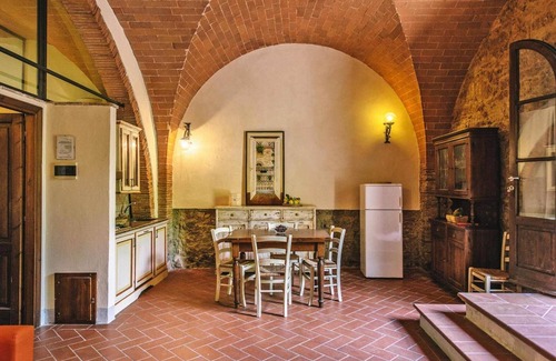 Capannoli Apartment | Country House in Tuscany with Pool and Olive Grove