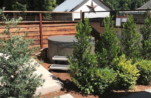 Sonoma Cottage | Country Setting with Private Hot Tub!