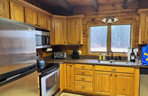Middle Grove House | Country style log cabin on private 4 acres lot minutes from downtown Saratoga