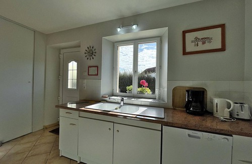 La Chapelle-Souef Cottage | Countryside Retreat: Cozy Home with Garden, Family-Friendly, Close to Scenic Trails