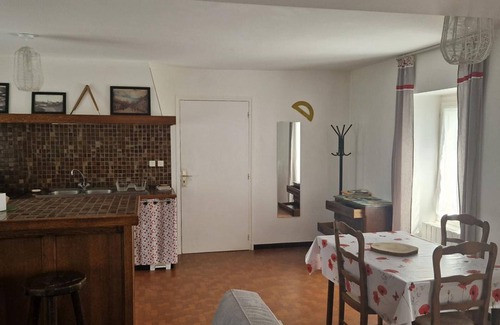 Sasnieres Cottage | Countryside Retreat: Modern Comfort in Historic School near Loire Castles & Beauval Zoo