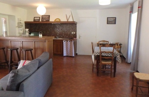 Sasnieres Cottage | Countryside Retreat: Modern Comfort in Historic School near Loire Castles & Beauval Zoo