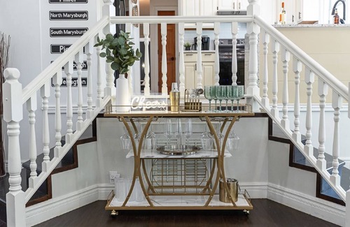 Gilbert Mills House | County gem centrally located w/fireplace & hot tub