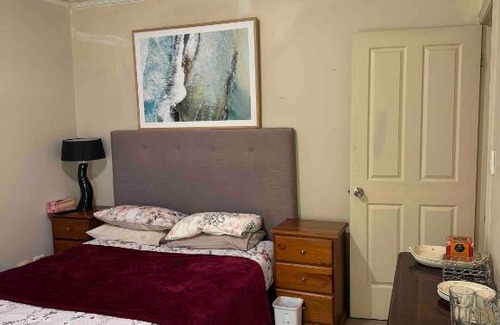 Glen Waverley House | Couple room with shared bathroom