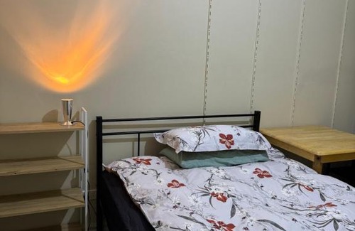 Glen Waverley House | Couple room with shared bathroom