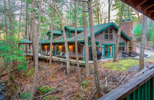 Beemerville House | Couple's Retreat Lodge with Hot Tub and River Views