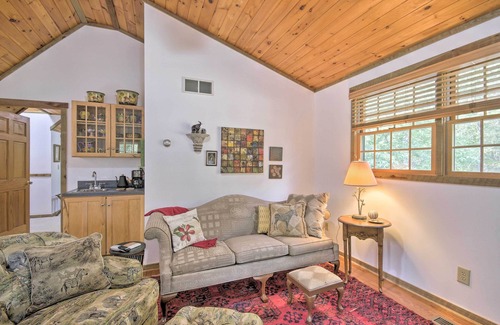 Berkeley Springs Cottage | Couples Cabin - 5 Mi to DT Berkeley Springs!