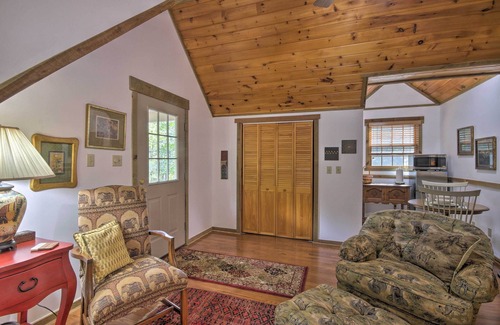 Berkeley Springs Cottage | Couples Cabin - 5 Mi to DT Berkeley Springs!
