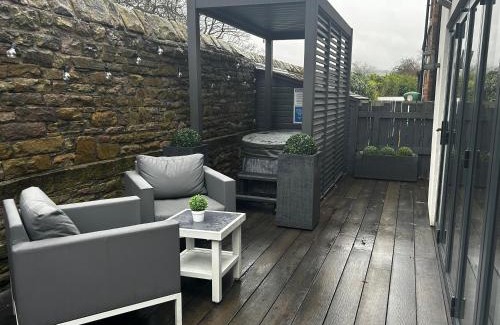 Stockport Apartment | Couples Canalside Retreat with Hot Tub & Pergola