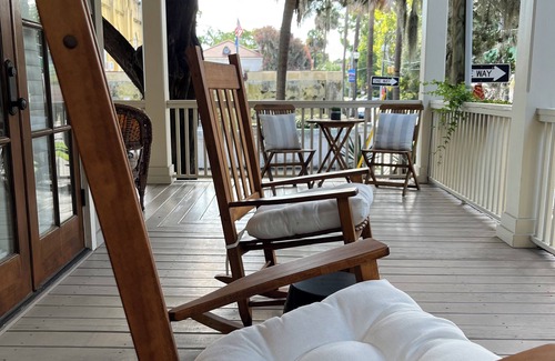 Downtown House | Couples Retreat, Walk to waterfront, shops and restaurants!