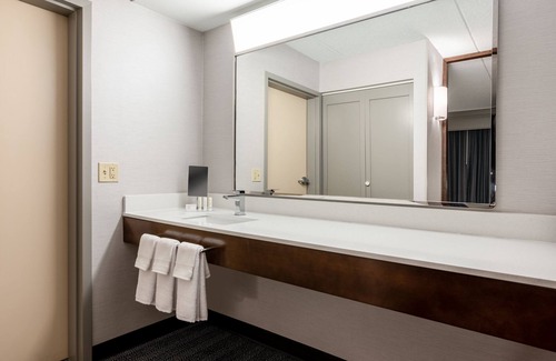 Northeast Columbus Hotel | Courtyard by Marriott Columbus Airport
