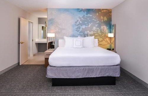 Brown Deer Hotel | Courtyard by Marriott Milwaukee North/Brown Deer