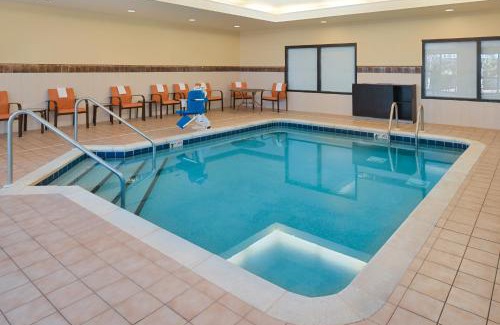 Brown Deer Hotel | Courtyard by Marriott Milwaukee North/Brown Deer