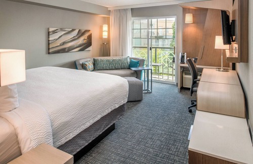 Bridgeton Hotel | Courtyard by Marriott Portland North