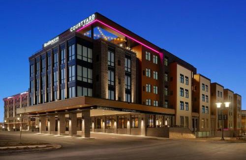 Waukesha Hotel | Courtyard by Marriott Milwaukee Brookfield at Poplar Creek