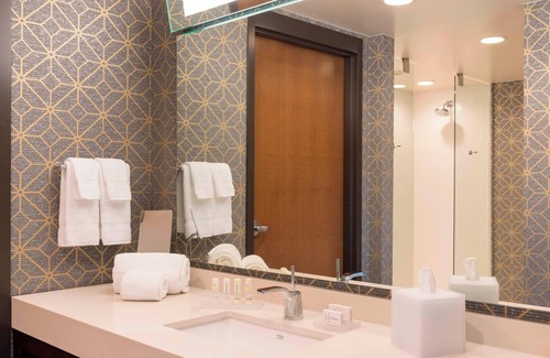 Waterloo Hotel | Courtyard by Marriott Waterloo Cedar Falls