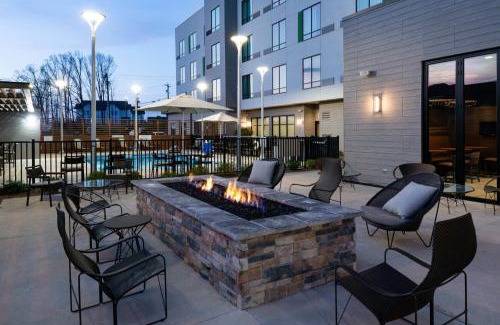 Dixie - Berryhill Hotel | Courtyard Charlotte Steele Creek