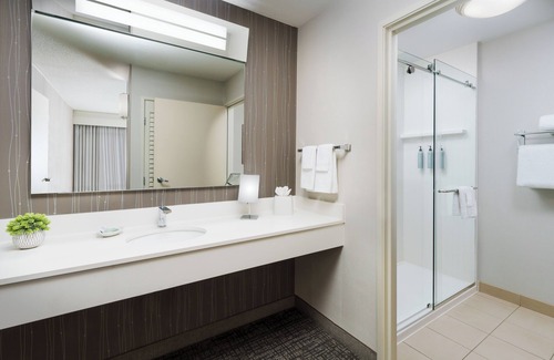 Palmdale Hotel | Courtyard Palmdale