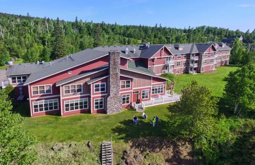 Beaver Bay Resort | Cove Point Lodge