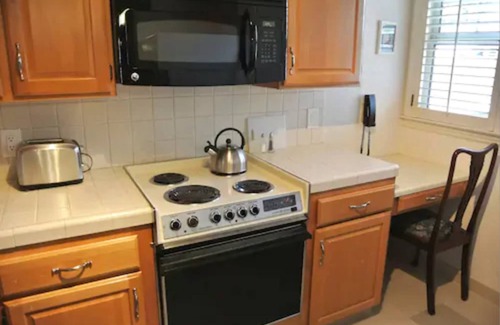 Cow Hollow Hotel | Cow Hollow Inn & Suites