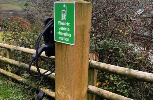 Bryn-crug House | Cowshed Cottage with Log Burner & Shared Dog Field