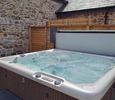 Abergavenny House | Cowshed in the Black Mountains