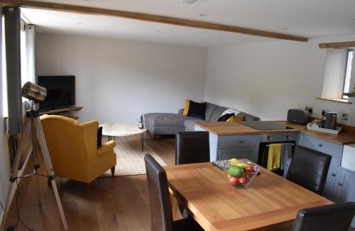 Abergavenny House | Cowshed in the Black Mountains