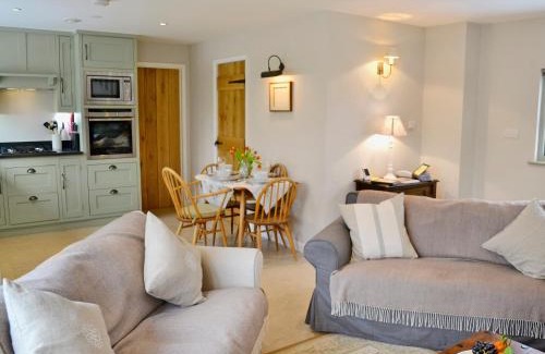 Pembury House | Cox Cottage - Pqqq
