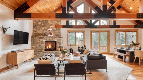 Truckee House | Coyote Moon by AvantStay Cabin WSauna Mins from DT Truckee NorthStar