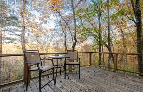 Albertville Cabin | Coyote's Treehouse With Hot Tub