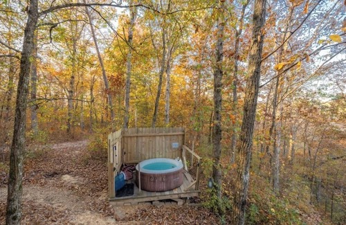 Albertville Cabin | Coyote's Treehouse With Hot Tub