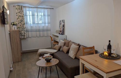 Brasov City Centre Apartment | Cozy 1 Bdr apartment, in the heart of the old city! Brasov's Best; sleeps four.