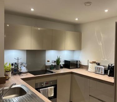 West Thurrock Apartment | Cozy 1 Bedroom Apartment Retreat