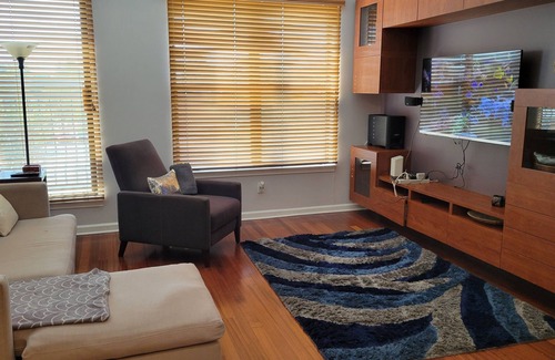 West End Condo | Cozy 1-bedroom condo 5 miles from Downtown Atlanta with WiFi and Fitness room