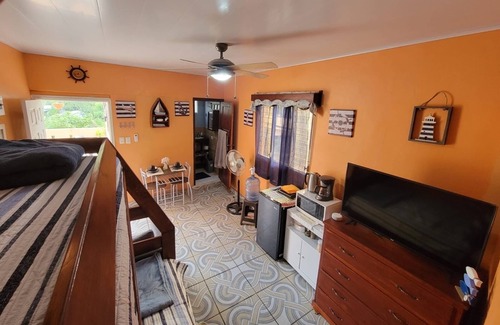 Marcala House | Cozy 1-bedroom guest house with WiFi, AC in fabulous Marcala