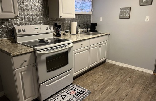 Riverside Heights Apartment | Cozy 1 bedroom guesthouse apartment near downtown & riverwalk