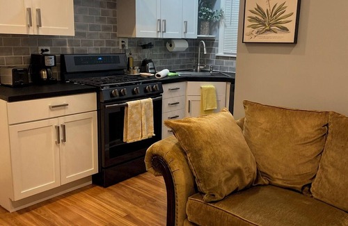 Waukegan Apartment | Cozy 1-bedroom, WiFi, AC/Heat, in Waukegan, five minutes from Lake Michigan